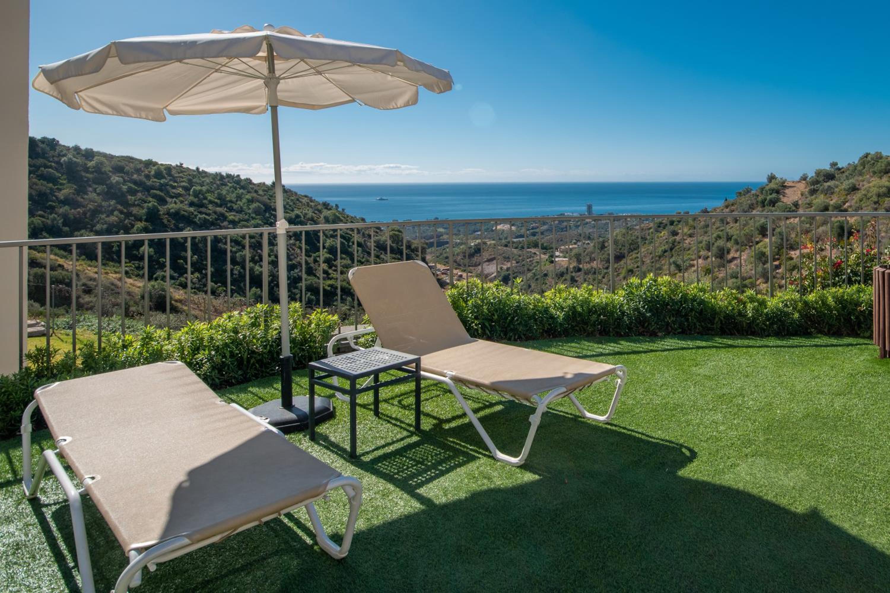 Beautiful modern holiday apartment view 4