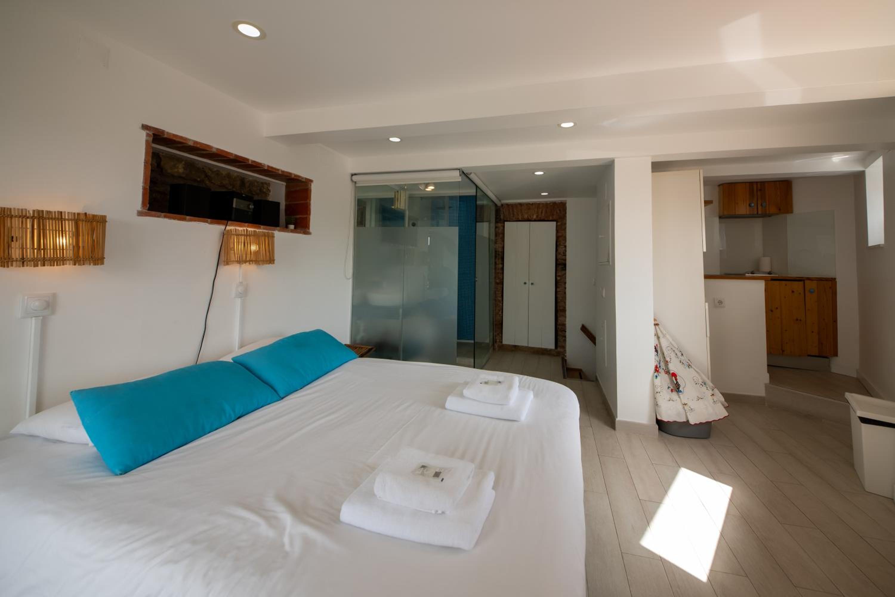 Stunning River View Studio in Historic Alfama
