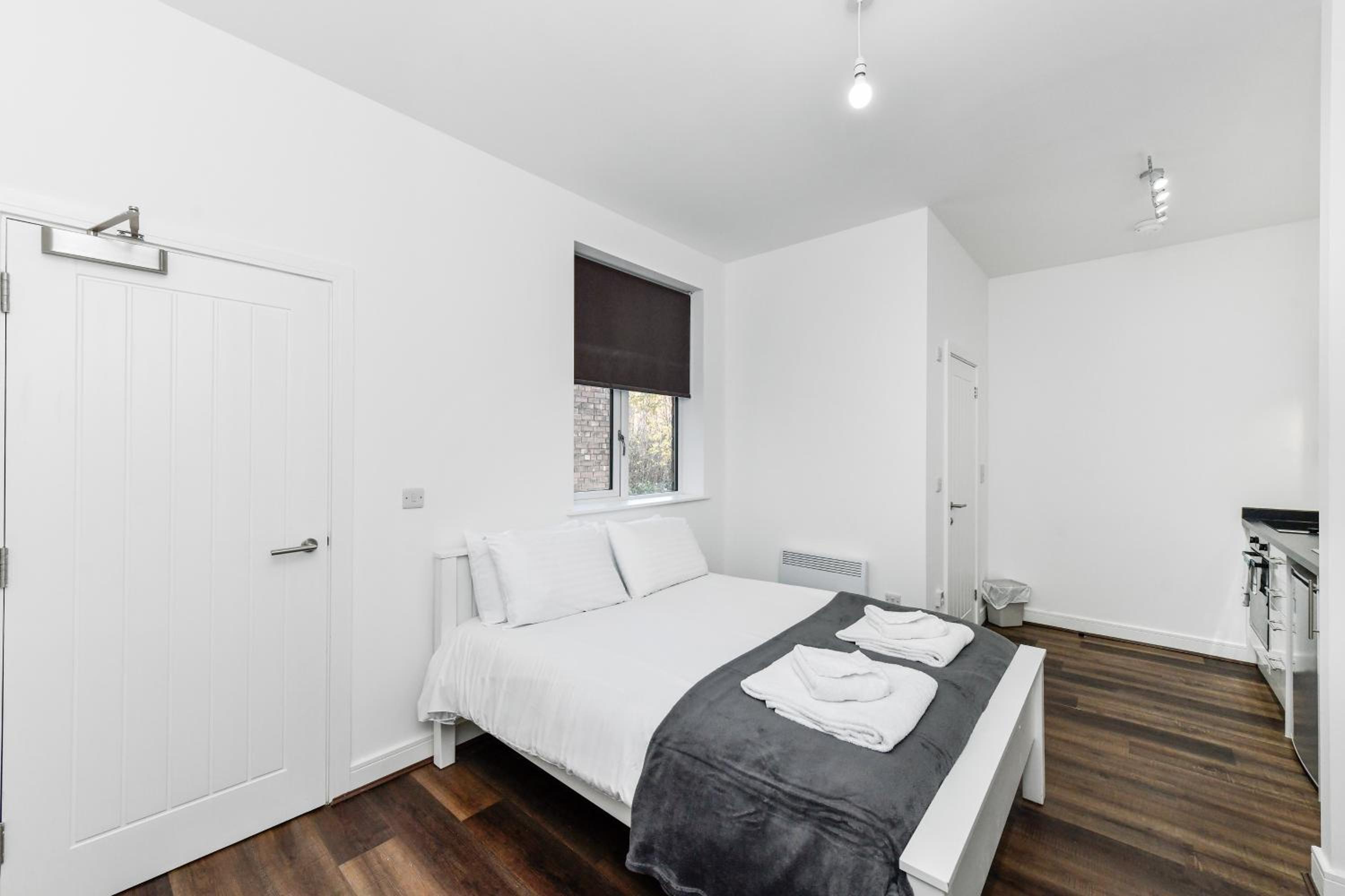 Church Street Flat 10 - Minimalist Studio in Basford view 2