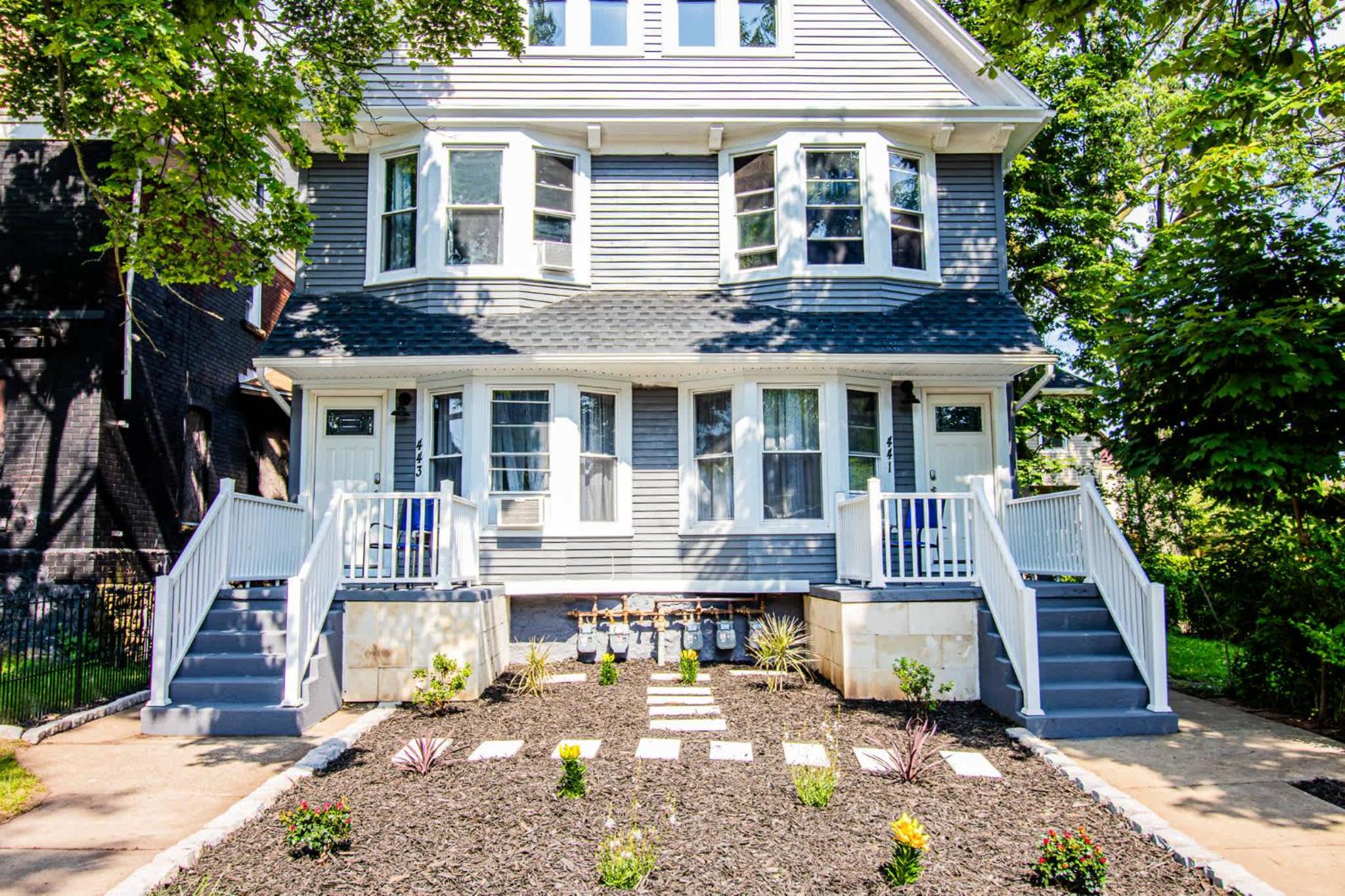 Elegant 1BR 1 Bath apartment minutes the falls view 2