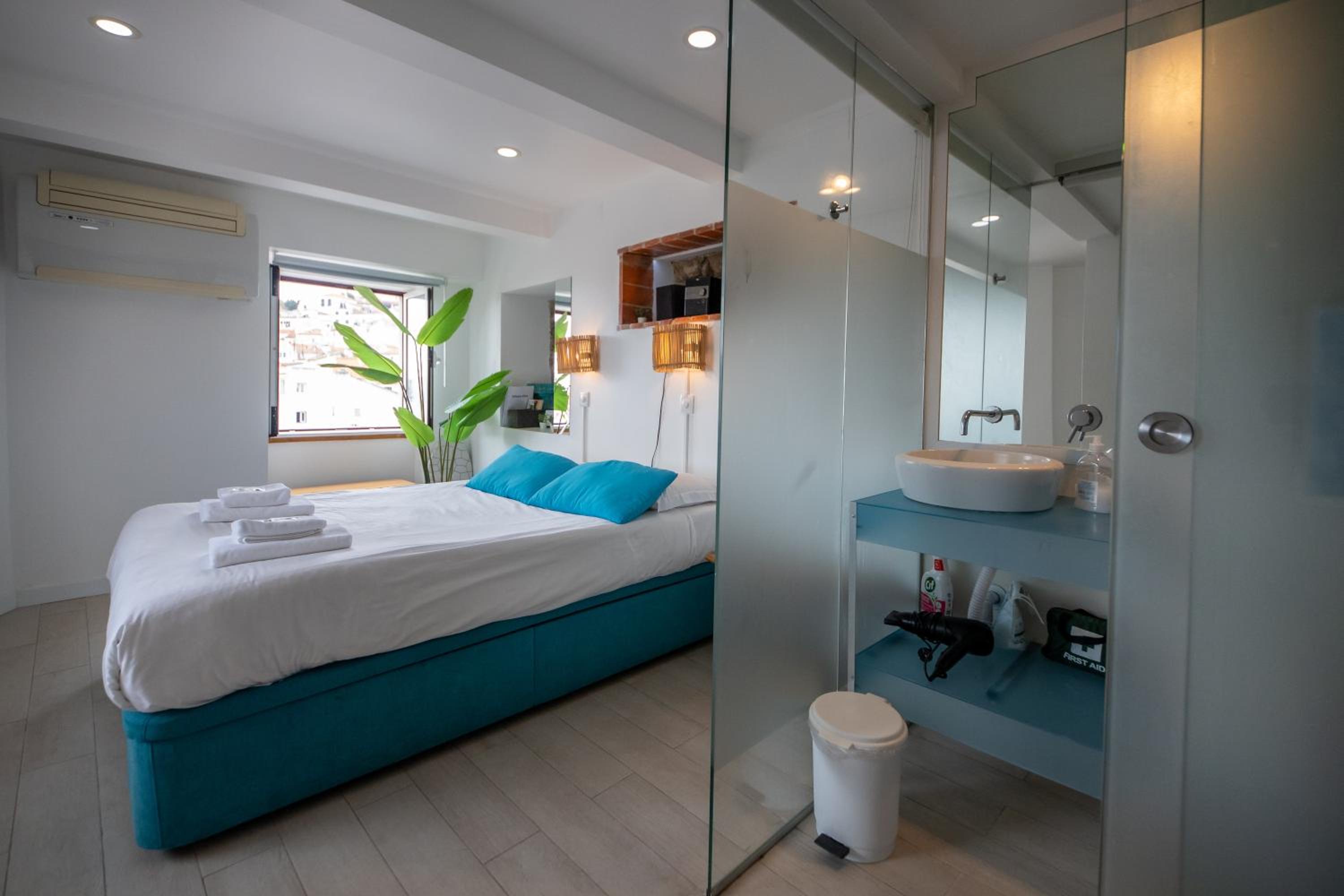 Stunning River View Studio in Historic Alfama
