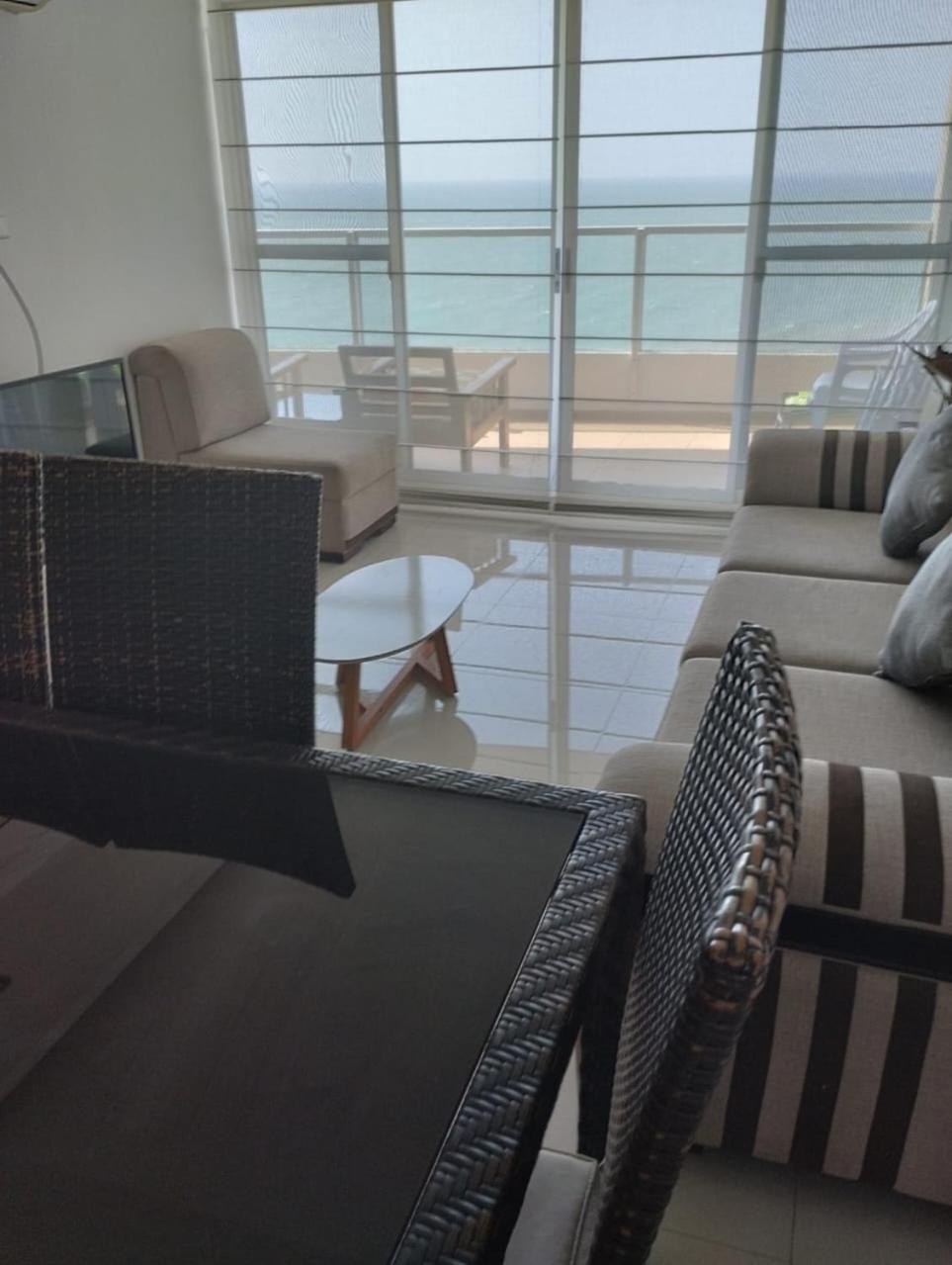 Diamond Beach Piso 10 view 4