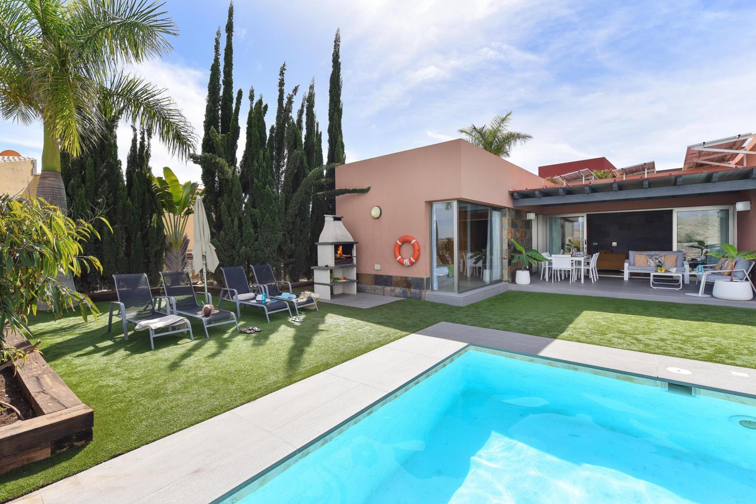 Villa Salobre Golf Ocho | Luxury Retreat in Gran Canaria | Private Outdoor Heatable Pool | BBQ Facilities | Shaded Outdoor Dining Area | Salobre Golf Resor photo 2