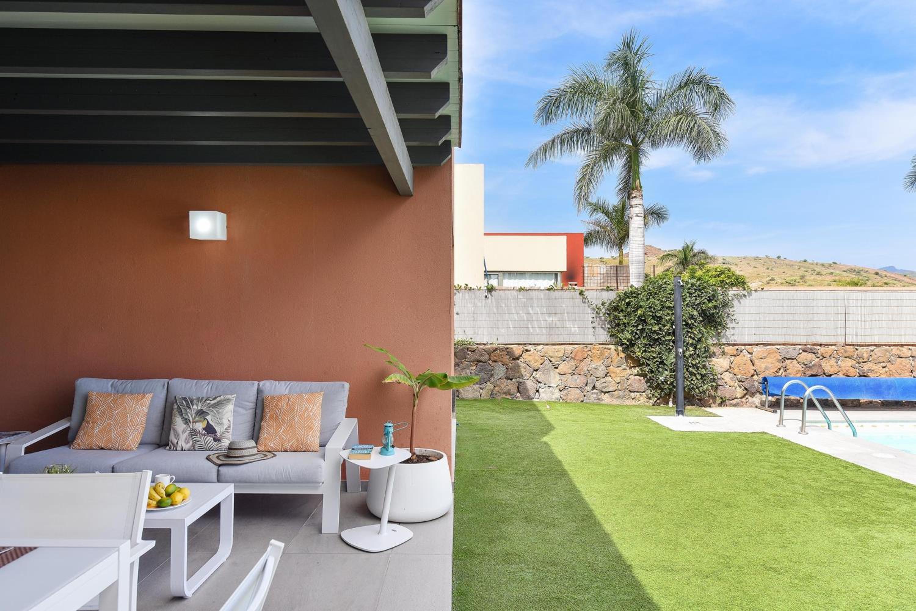 Villa Salobre Golf Ocho | Luxury Retreat in Gran Canaria | Private Outdoor Heatable Pool | BBQ Facilities | Shaded Outdoor Dining Area | Salobre Golf Resor photo 5