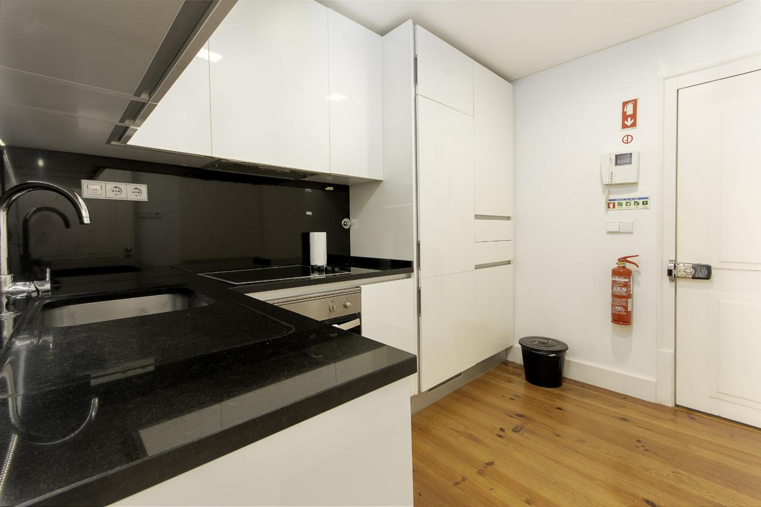 Dockside Apartment by Innkeeper view 4