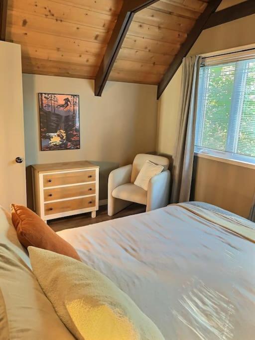 Chalet familial en nature près du Mont-Ste-Anne SKI FOYER PISCINE