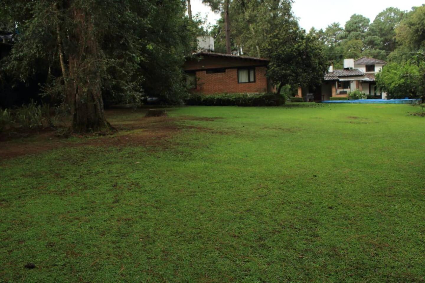 Hermoso Jardín con casa de campo en Avandaro