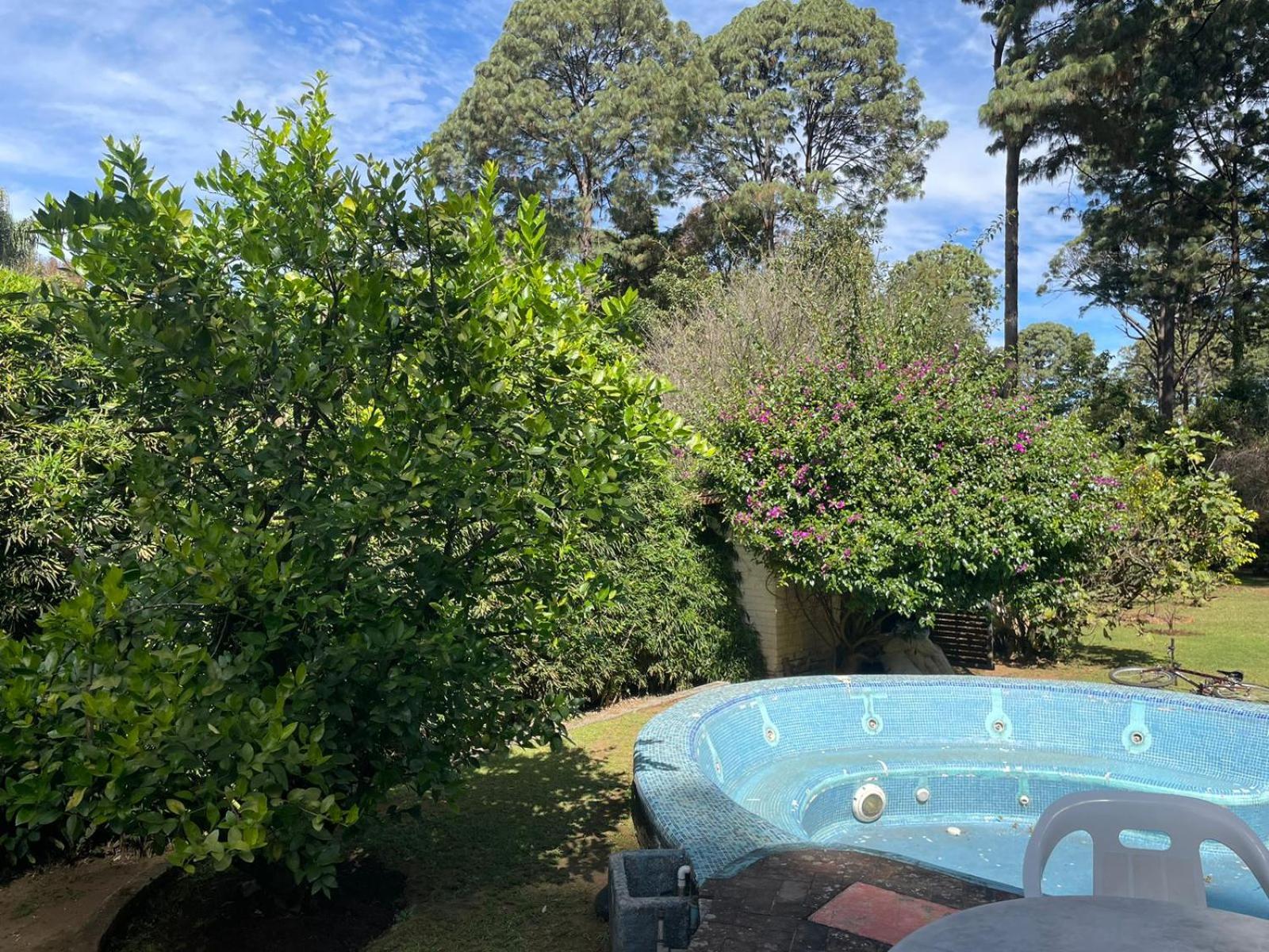 Hermoso Jardín con casa de campo en Avandaro