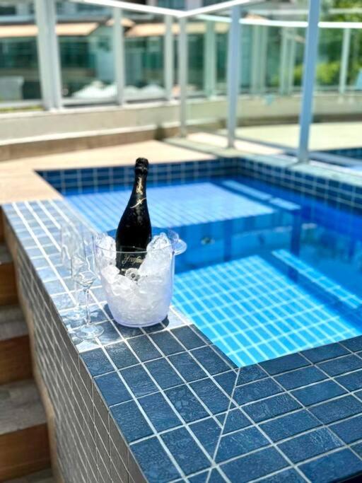 Flat com Piscina Privativa a 50m da Praia - Centro de Porto