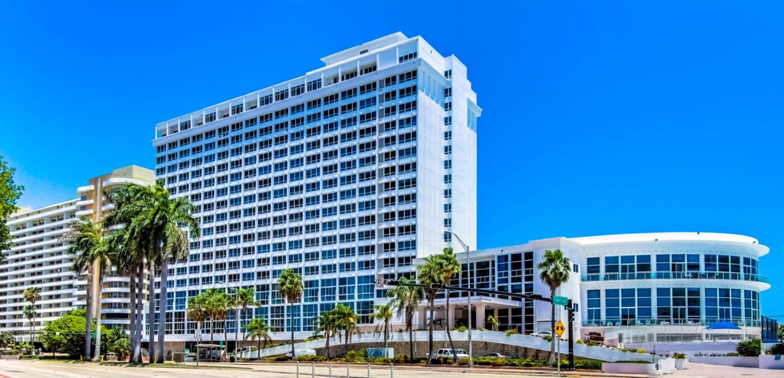 Castle 830 OceanView Balcony Studio, Pool, Tennis, Free Parking view 3