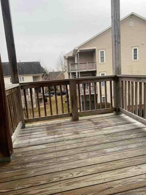 Sunny townhouse 3 bedroom walk to shops view 4
