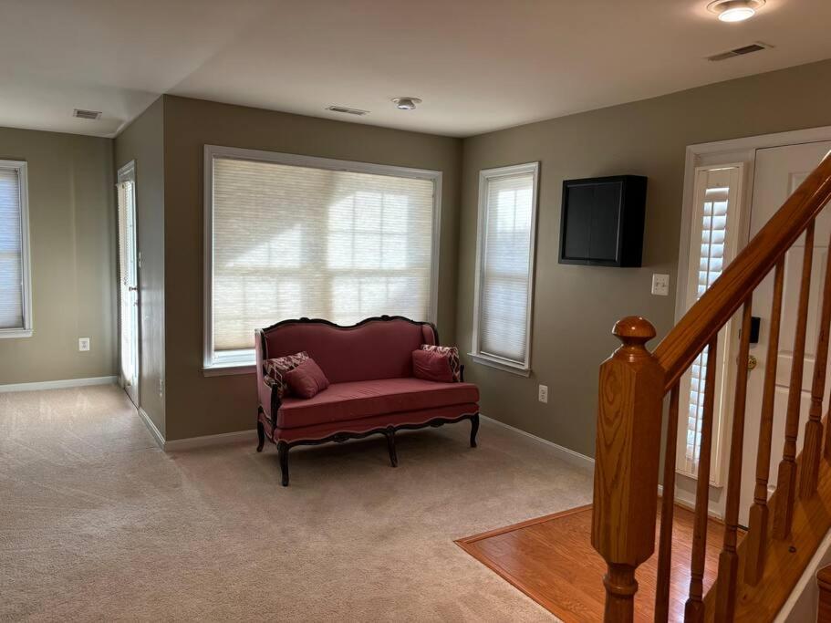 Sunny townhouse 3 bedroom walk to shops view 5