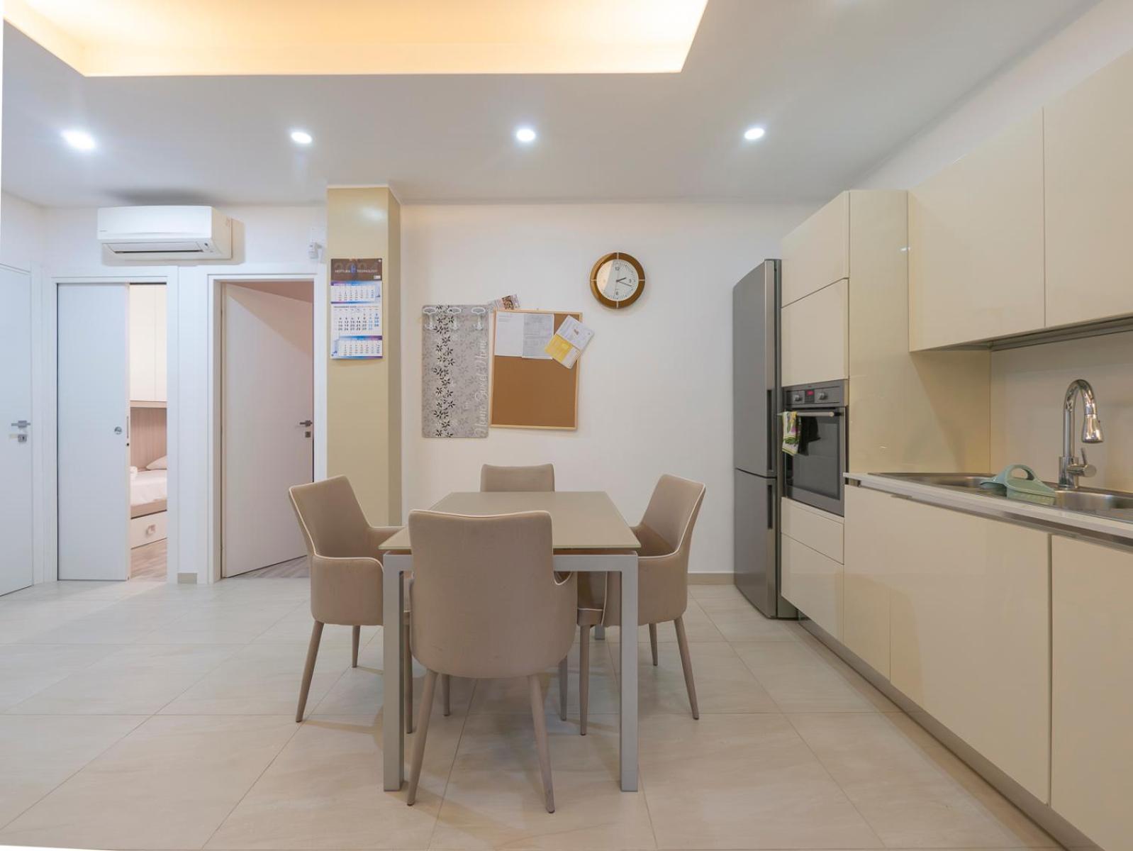 I Host Apartment - Della Torre 9