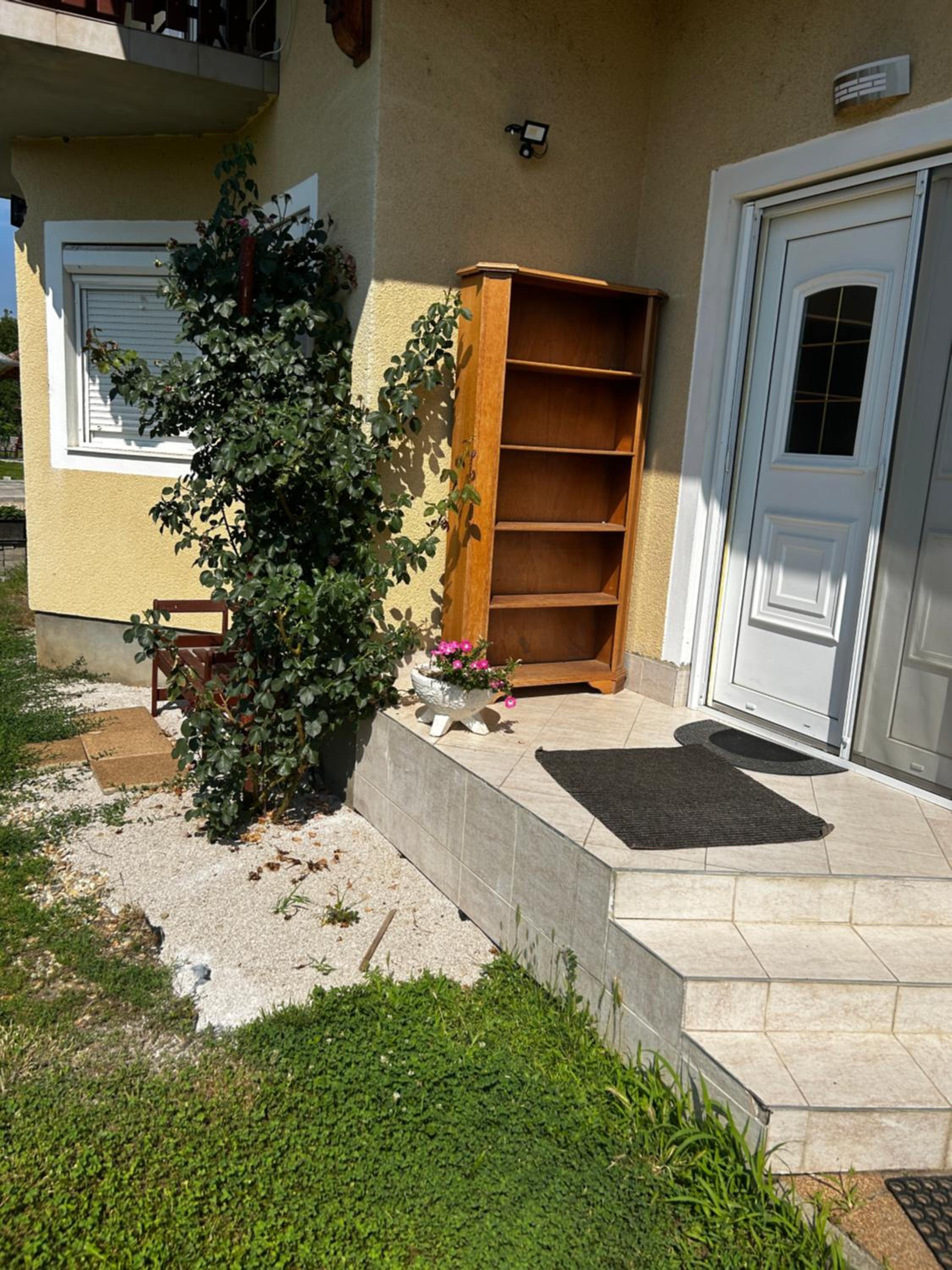 Ezo Apartmanház Balatonberény