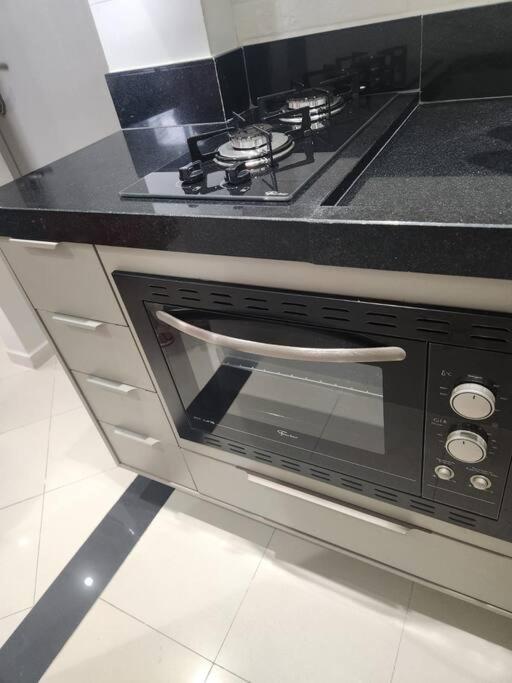 Incrível Apto na quadra da praia em Santos