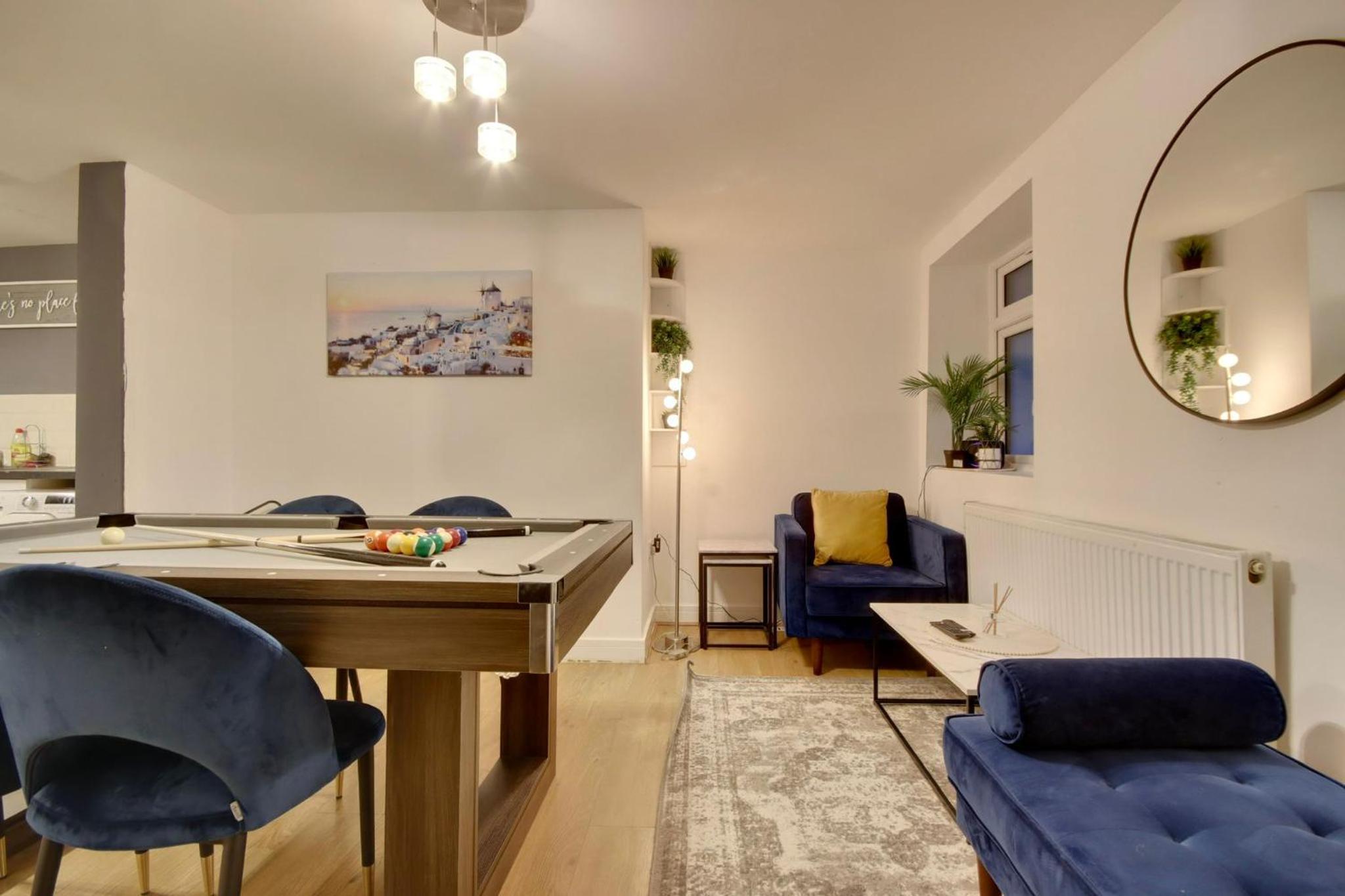 Southsea Common Luxury Retreat Hot Tub Pool table view 2