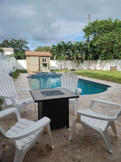 Winter Bliss! Pool backyard, Grill Near Miami Fun view 5