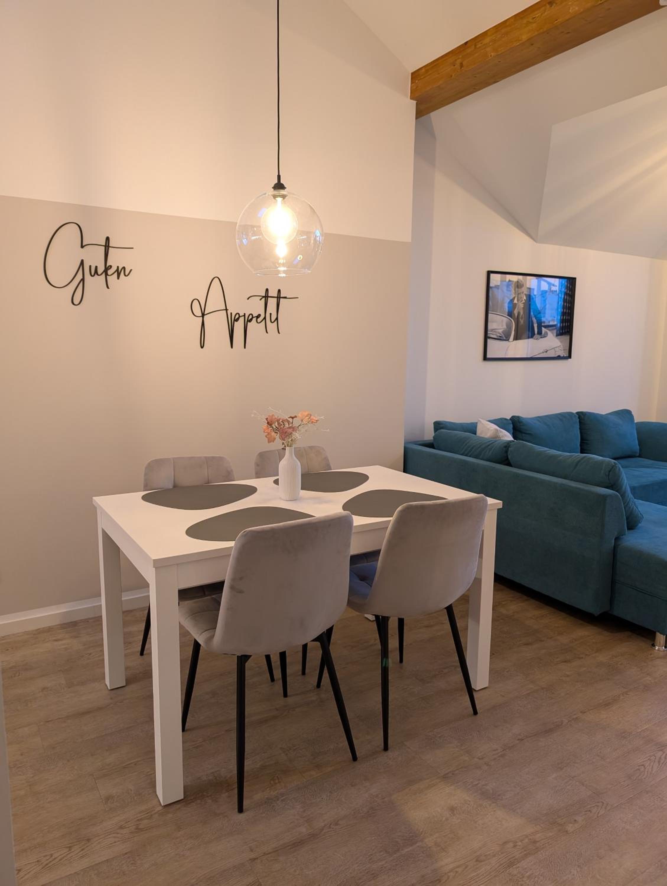 3 Bedroom-Apartment with 1,5 Bathrooms