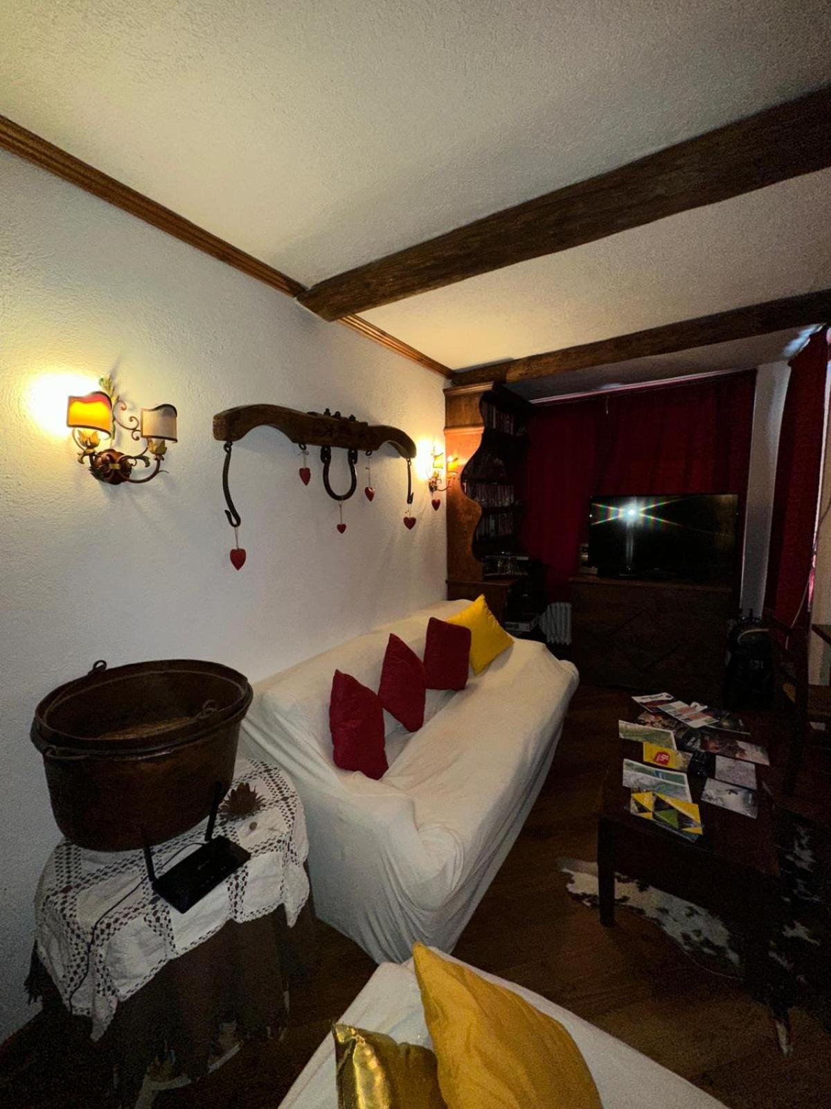 Jolie Maison Fleurie con sauna Monte Bianco view 2