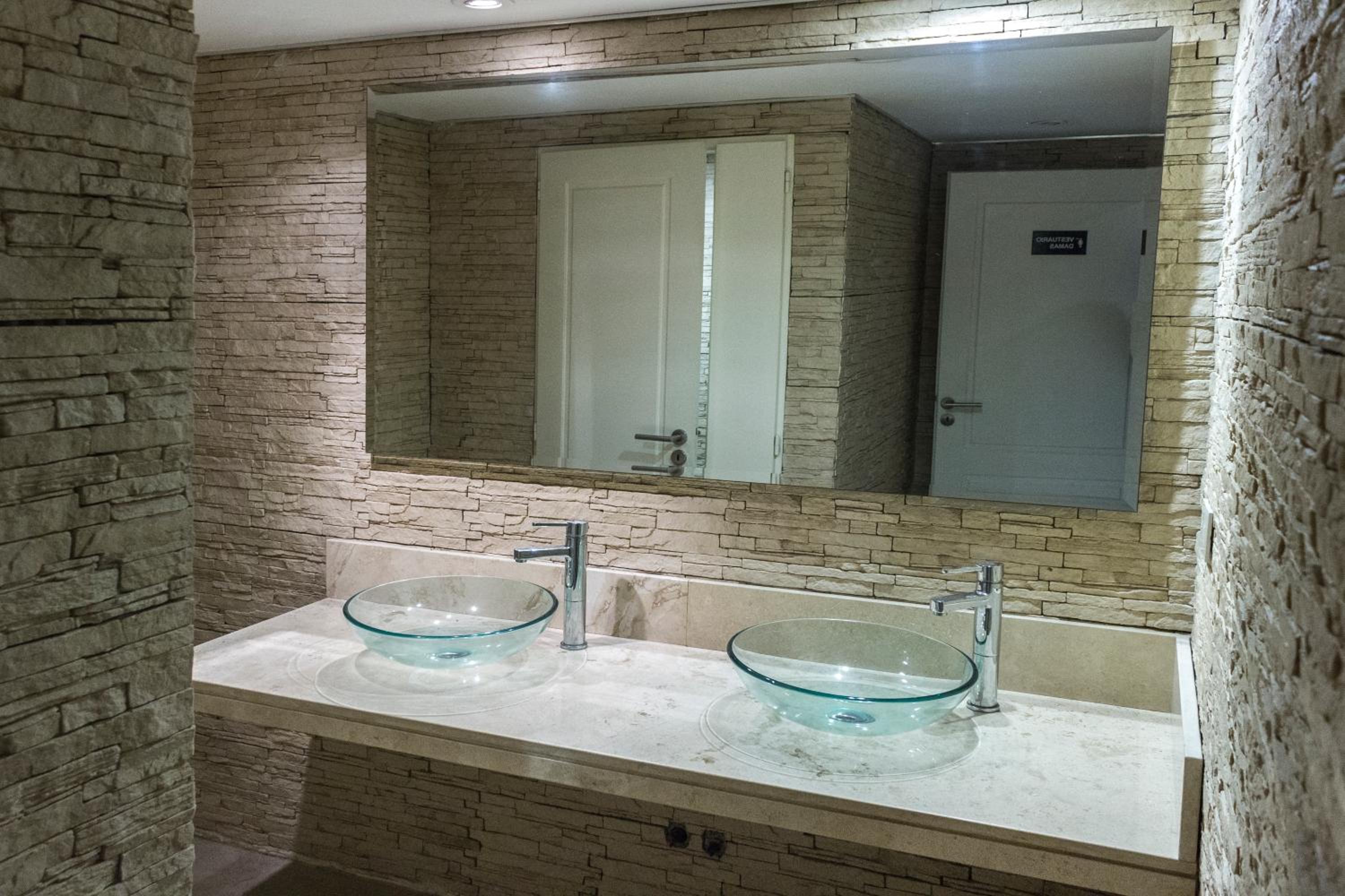 AAA PALERMO EXECUTIVE Suites