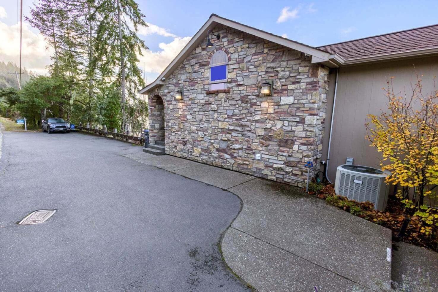 Luxury Lookout Hood Canal Vacation Rental view 4