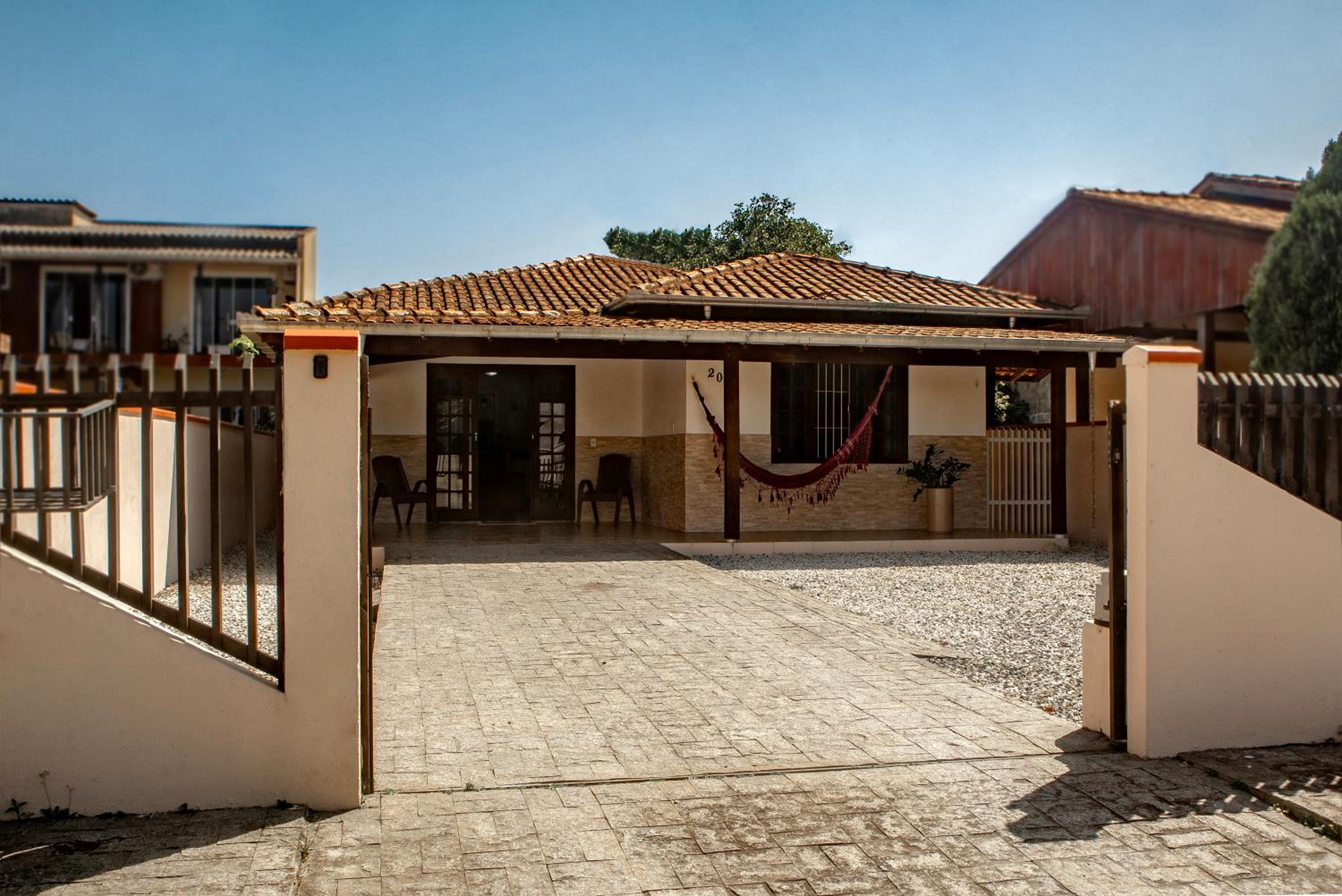 SUA CASA DE FÉRIAS 5 MINUTOS a pé do BETO CARRERO!