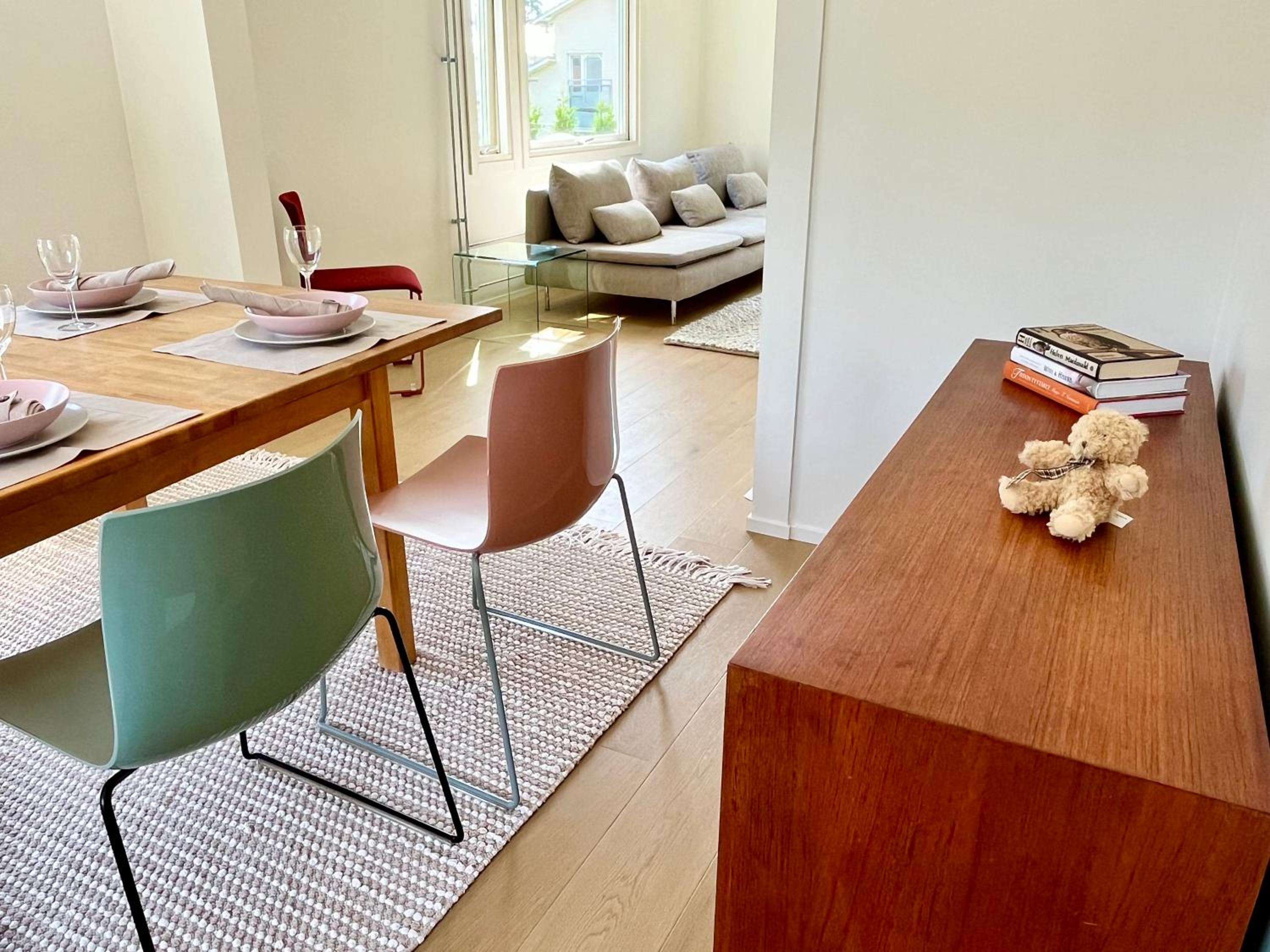 The 50s House with a modern twist, by metro, 3 cars parking view 4