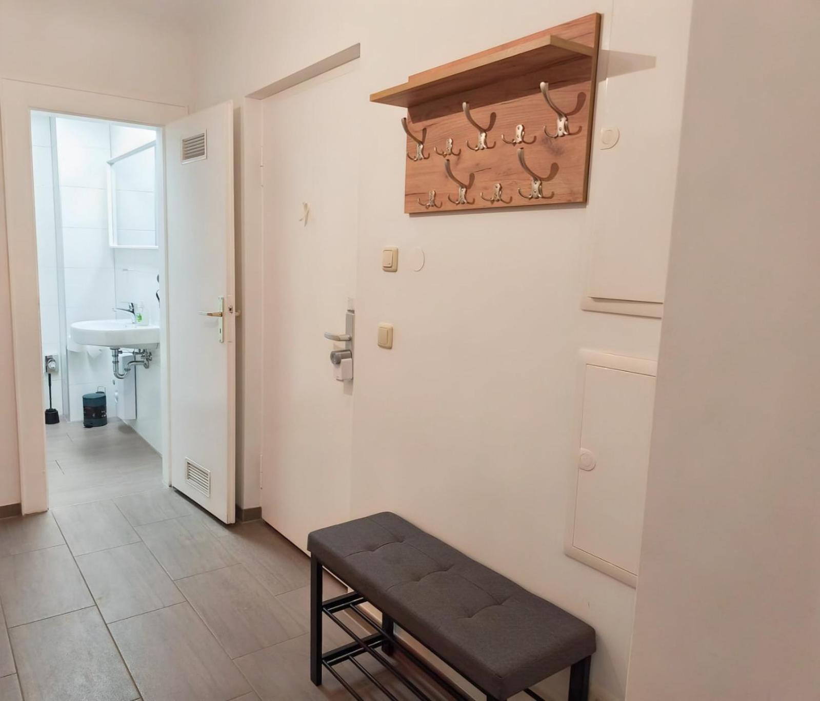 Home 1 - 70qm Luxus City Apartment mit Balkon nahe Messe im Zentrum Nürnbergs- ruhige und zentrale Lage, Parkplatz inklusive
