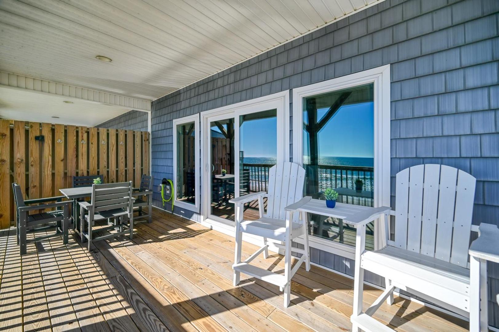 North Topsail Oceanfront with Shared Pool - Dogs Allowed - Elevator