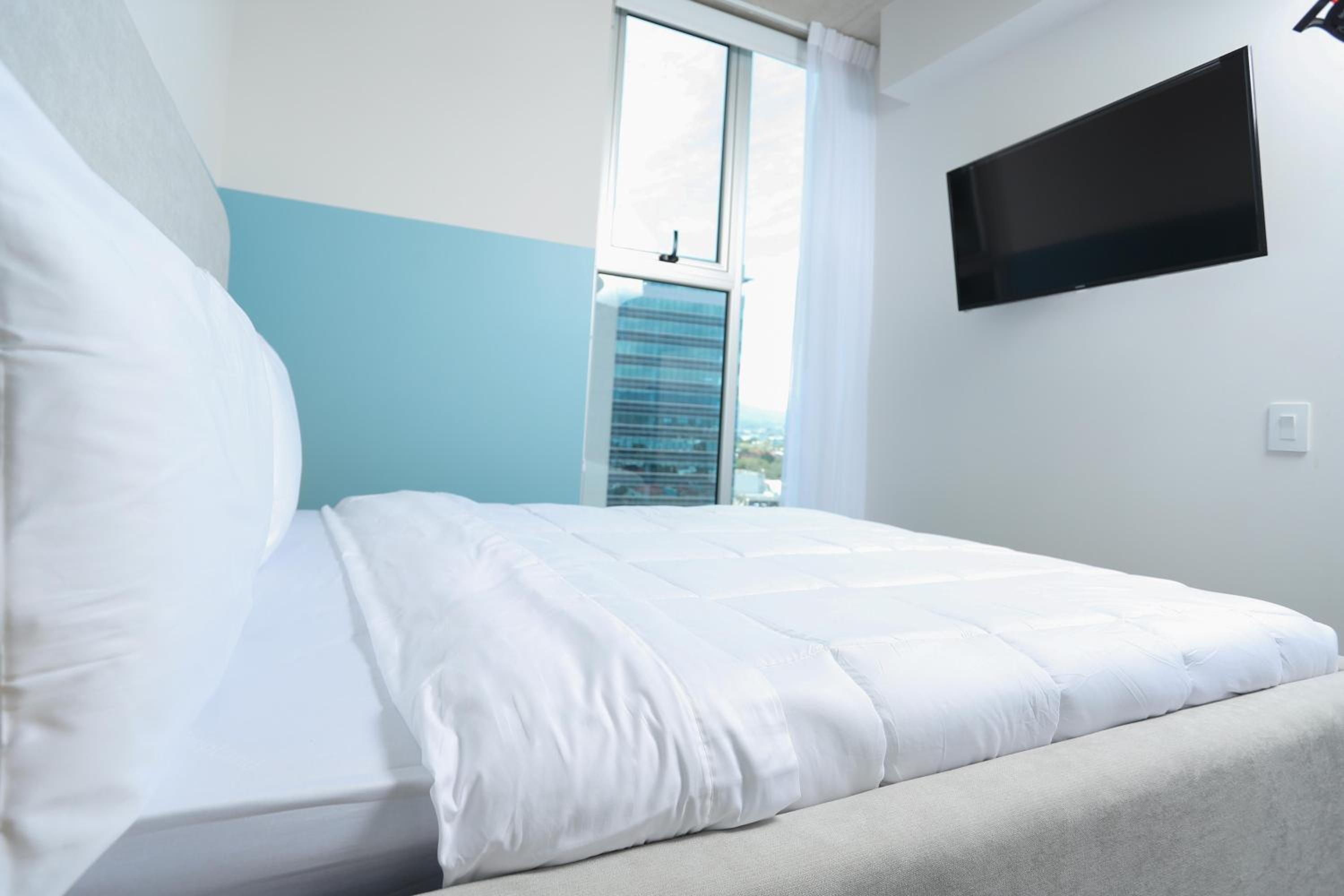 Secrt Sabana 1BR · Modern Comfort · Parking · Pool & Gym · Apt 1207
