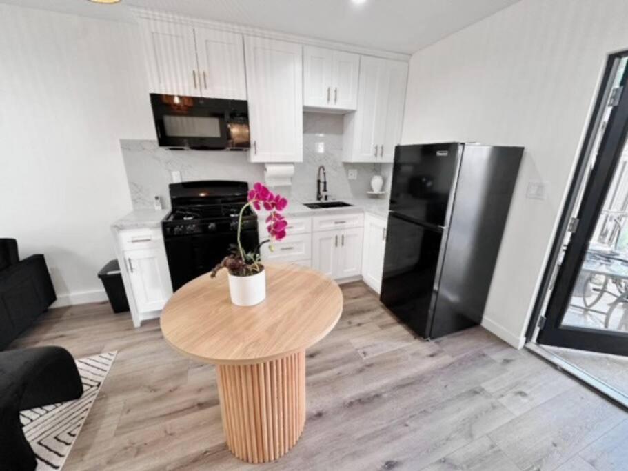 New Private Villa By Beverly Hills and The Grove Spacious 2 Story Unit in the Best Part of LA