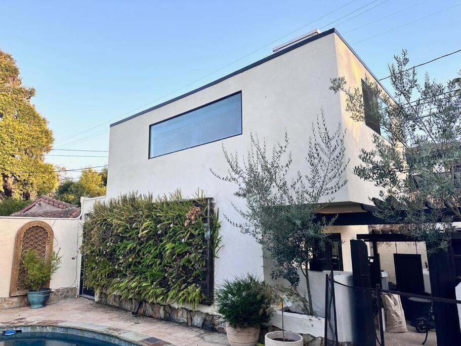 New Private Villa By Beverly Hills and The Grove Spacious 2 Story Unit in the Best Part of LA