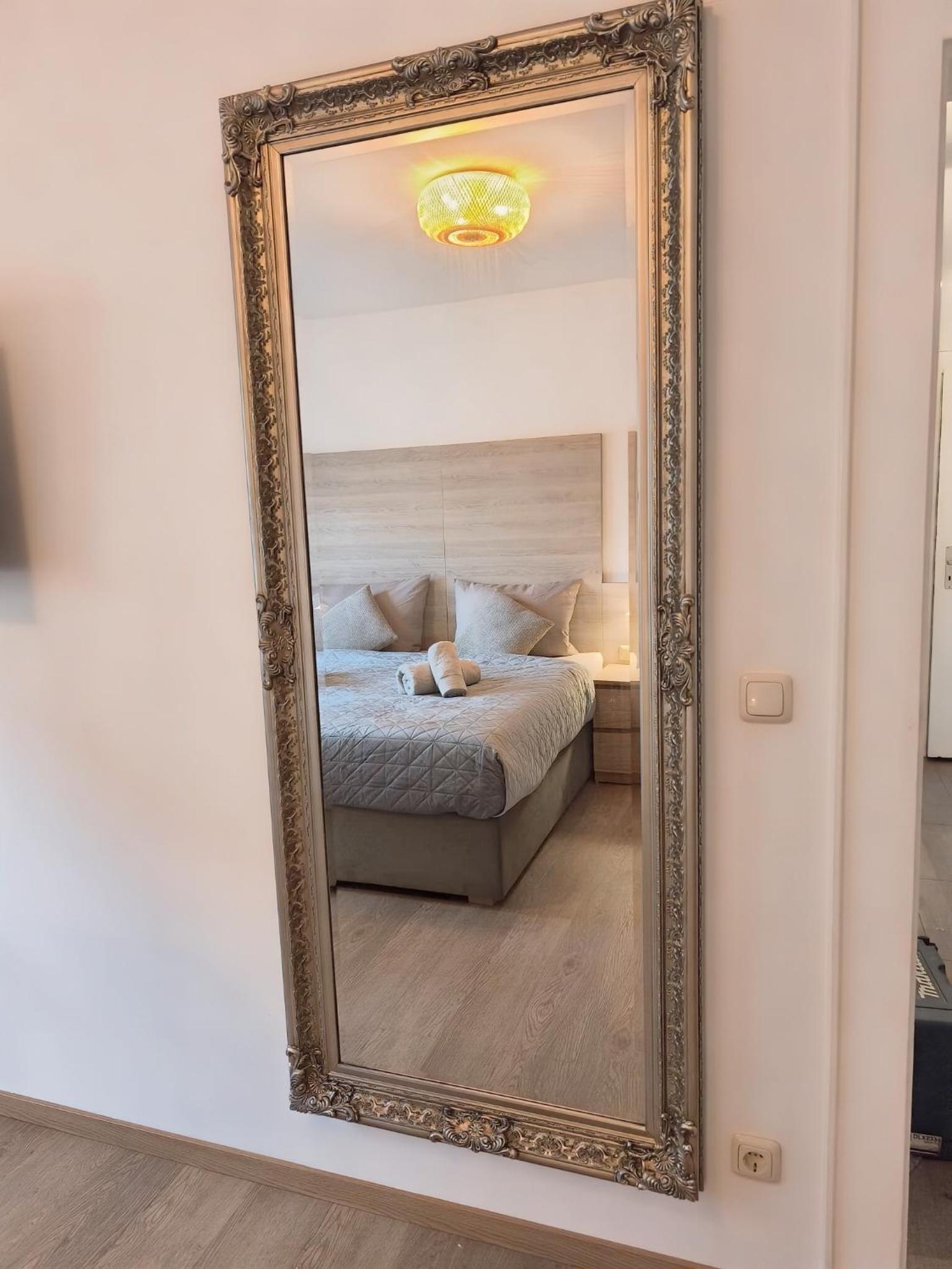 Home 1 - 70qm Luxus City Apartment mit Balkon nahe Messe im Zentrum Nürnbergs- ruhige und zentrale Lage, Parkplatz inklusive
