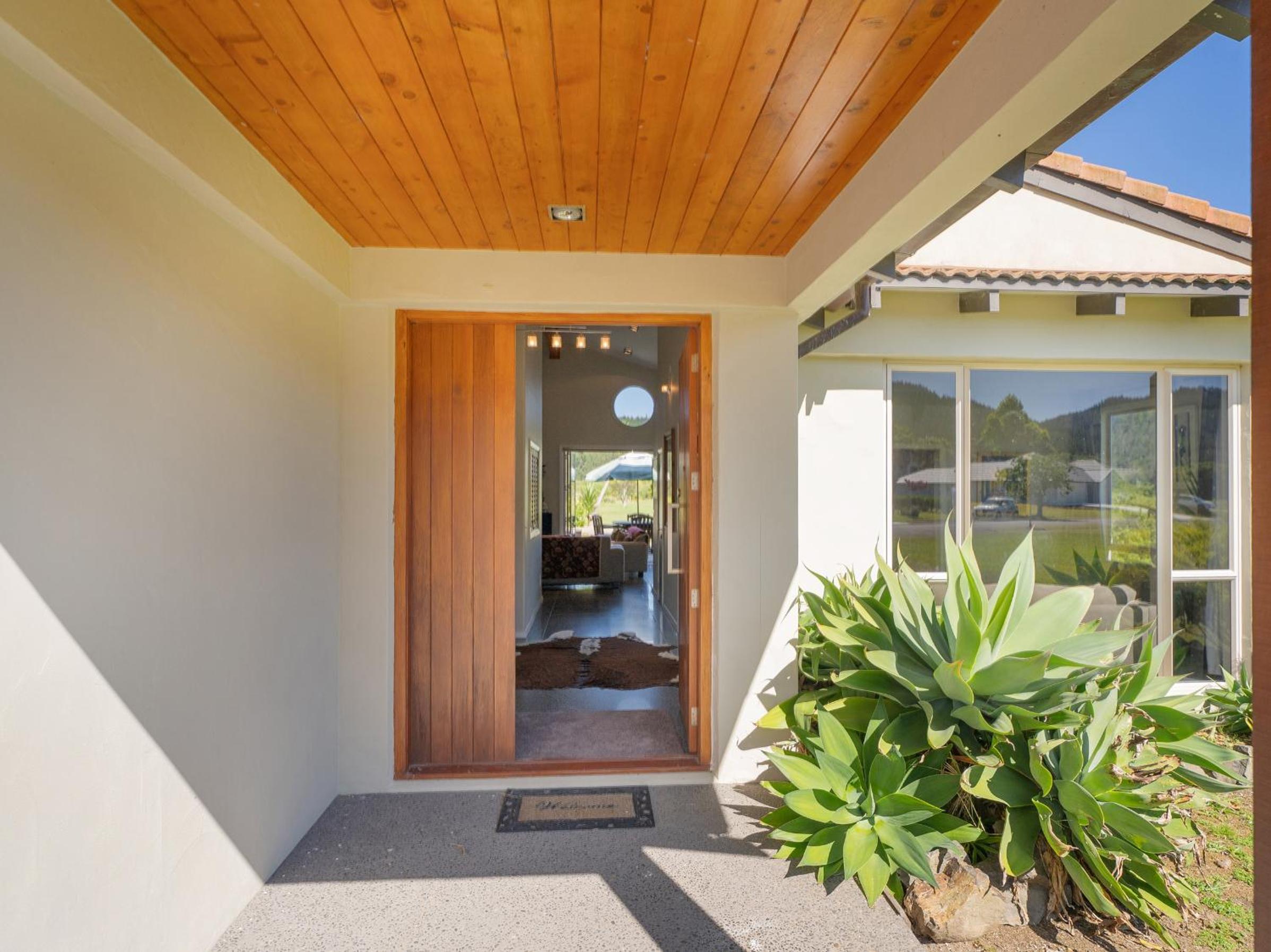Mistry Hideout - Lakes Resort Pauanui Home view 2