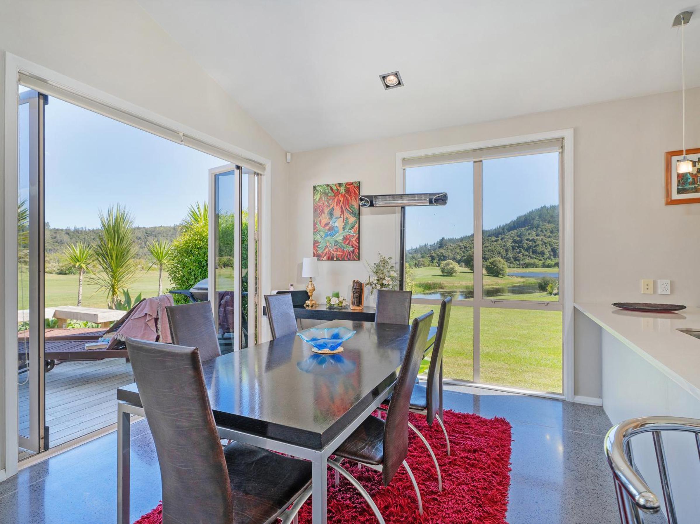 Mistry Hideout - Lakes Resort Pauanui Home view 4