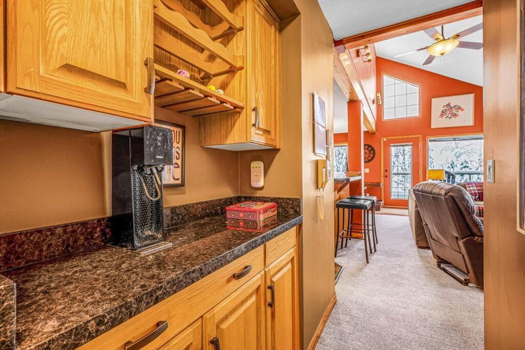Fresh Tracks Retreat - Ski In Out Mtn View & Private Hot Tub