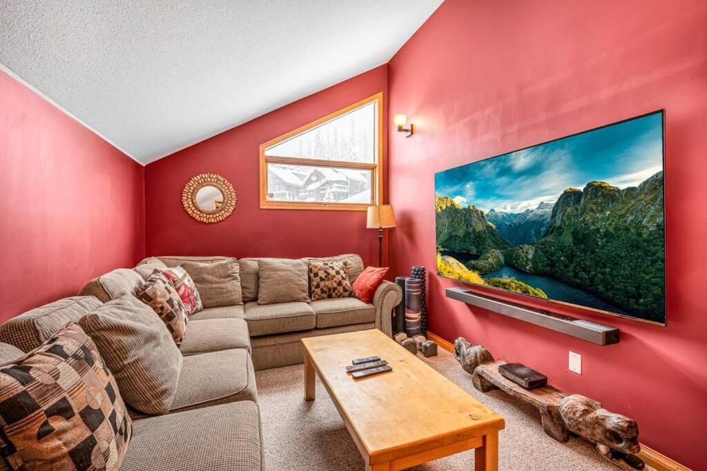 Fresh Tracks Retreat - Ski In Out Mtn View & Private Hot Tub