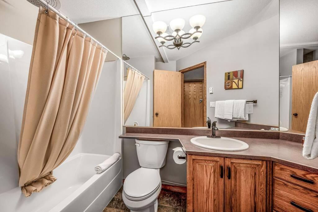 Fresh Tracks Retreat - Ski In Out Mtn View & Private Hot Tub