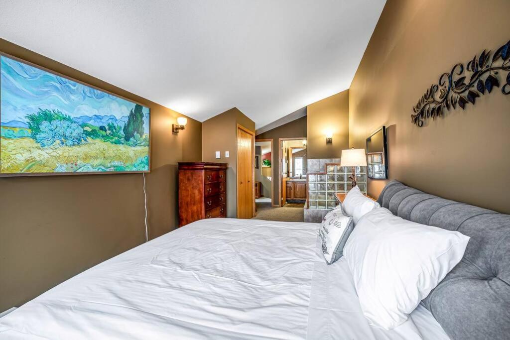 Fresh Tracks Retreat - Ski In Out Mtn View & Private Hot Tub
