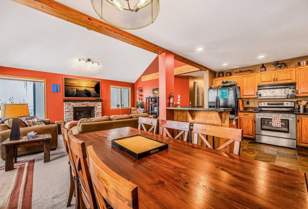 Fresh Tracks Retreat - Ski In Out Mtn View & Private Hot Tub