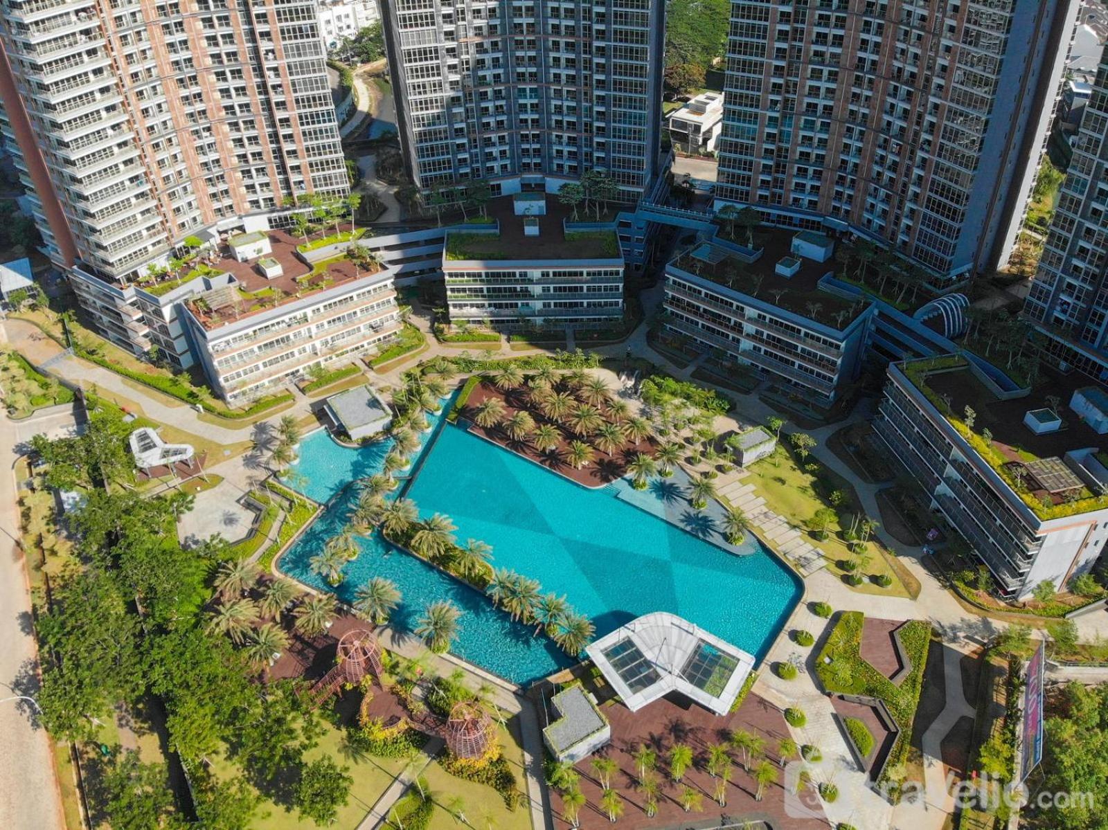 Gold Coast PIK 1BR SeaView TV43Inch by Micky Studio view 3