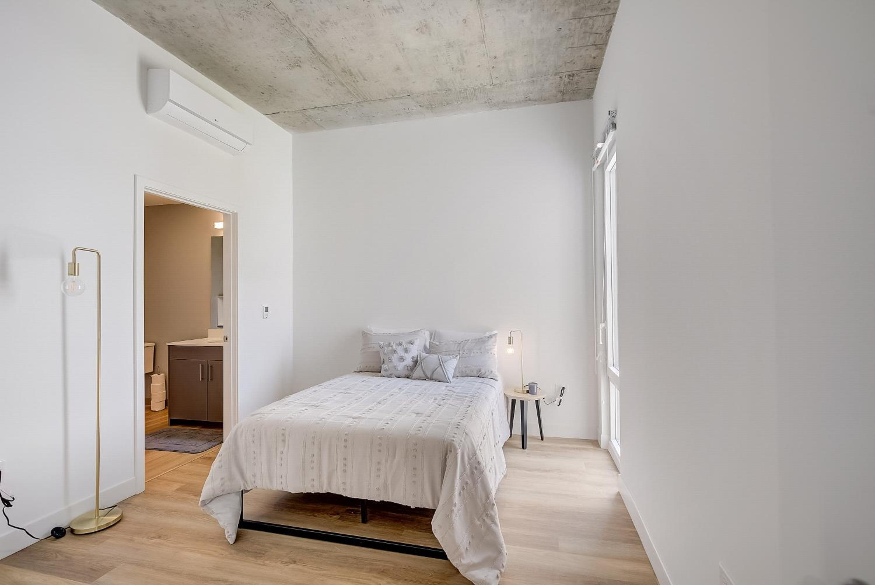 Post Chicago Getaway Ideal 4BR for Groups