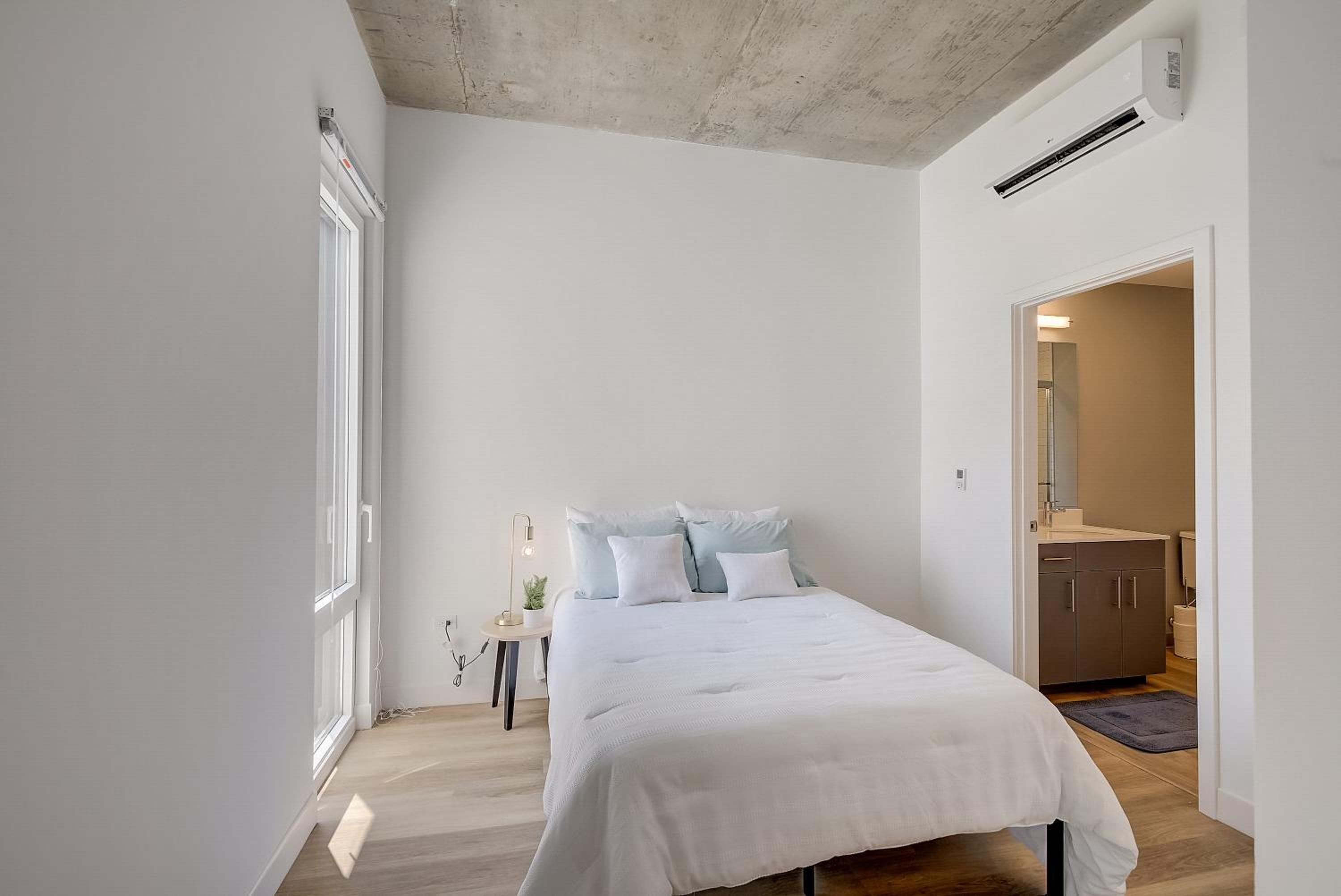 Post Chicago Getaway Ideal 4BR for Groups