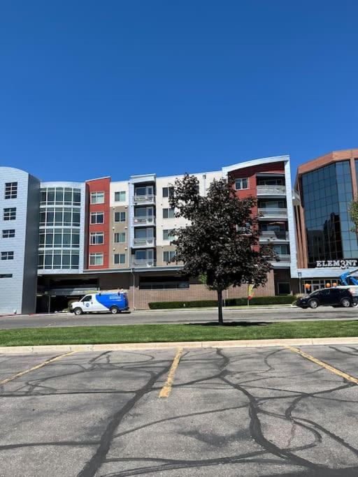 Hotel Modern Resort Inspired 2br Apt W/ Pool/gym/hot Tub