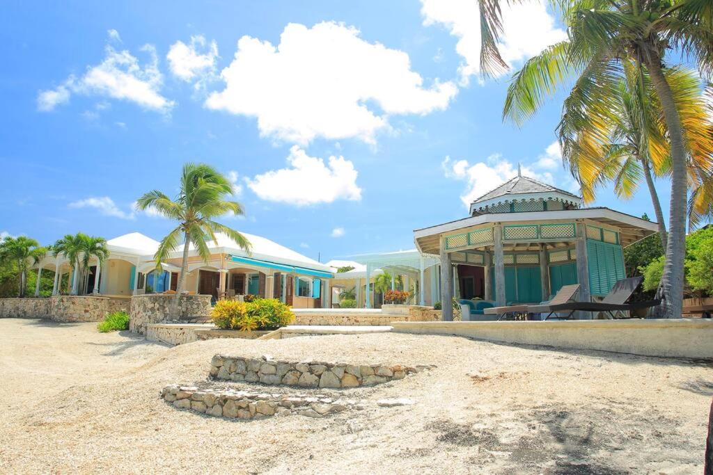 Beautiful Oceanfront Villa, Pool !!! - Image 1