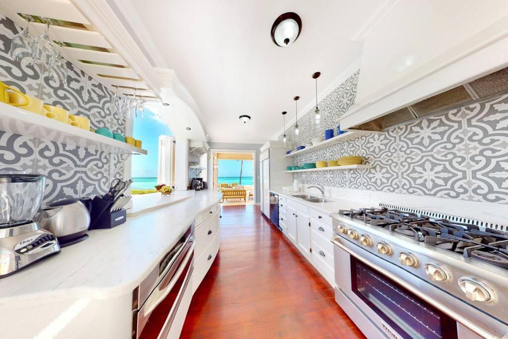 Beautiful Oceanfront Villa, Pool !!! - Image 4