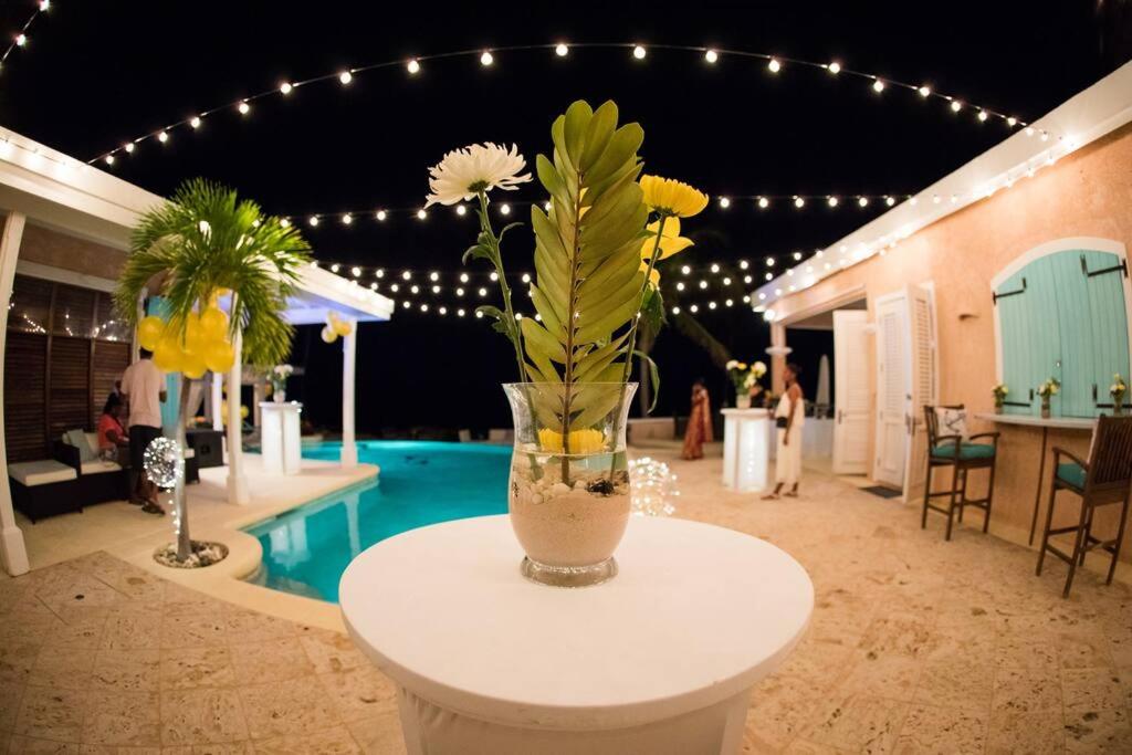 Beautiful Oceanfront Villa, Pool !!! - Image 5