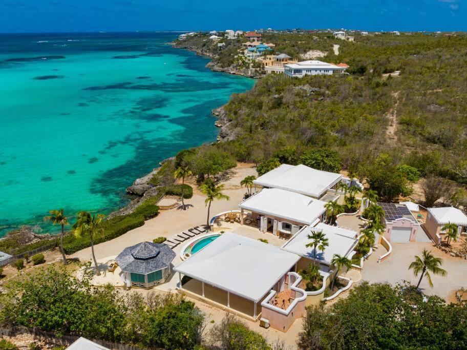 Beautiful Oceanfront Villa, Pool !!!
