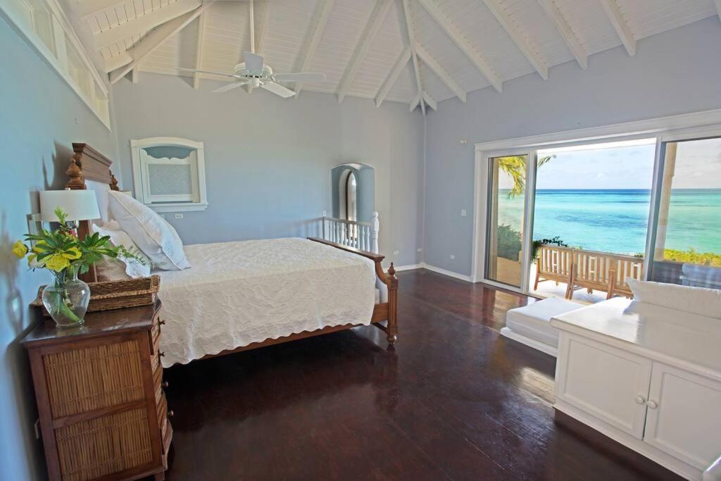 Beautiful Oceanfront Villa, Pool !!!