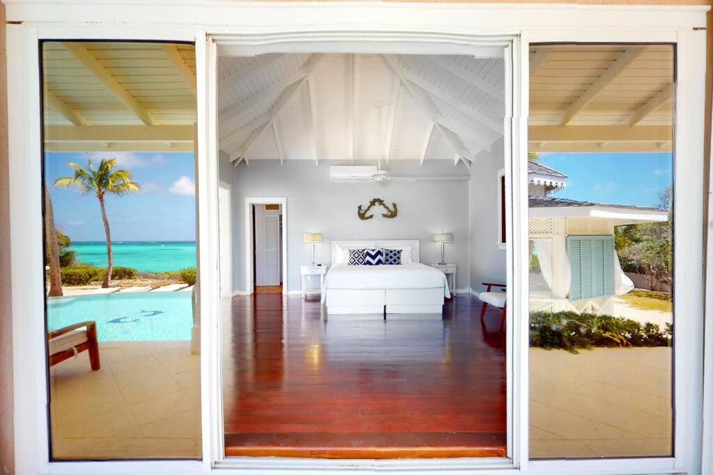 Beautiful Oceanfront Villa, Pool !!!